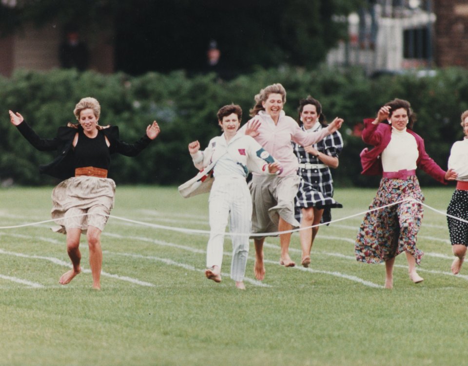 Once the race begins, Diana goes full throttle towards the finish line