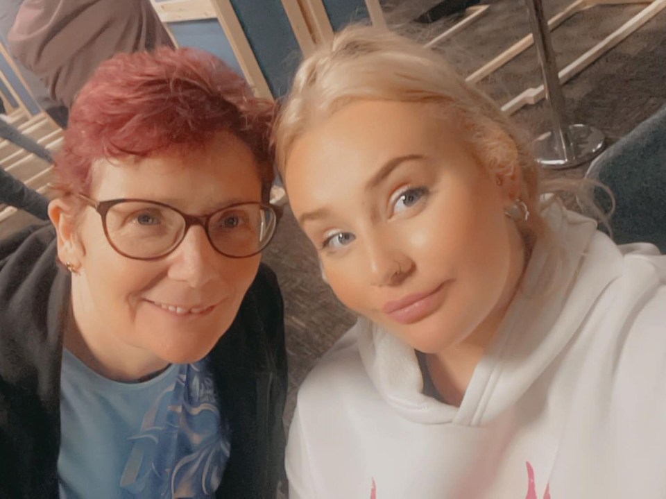 Eloise Milburn with mum Amanda