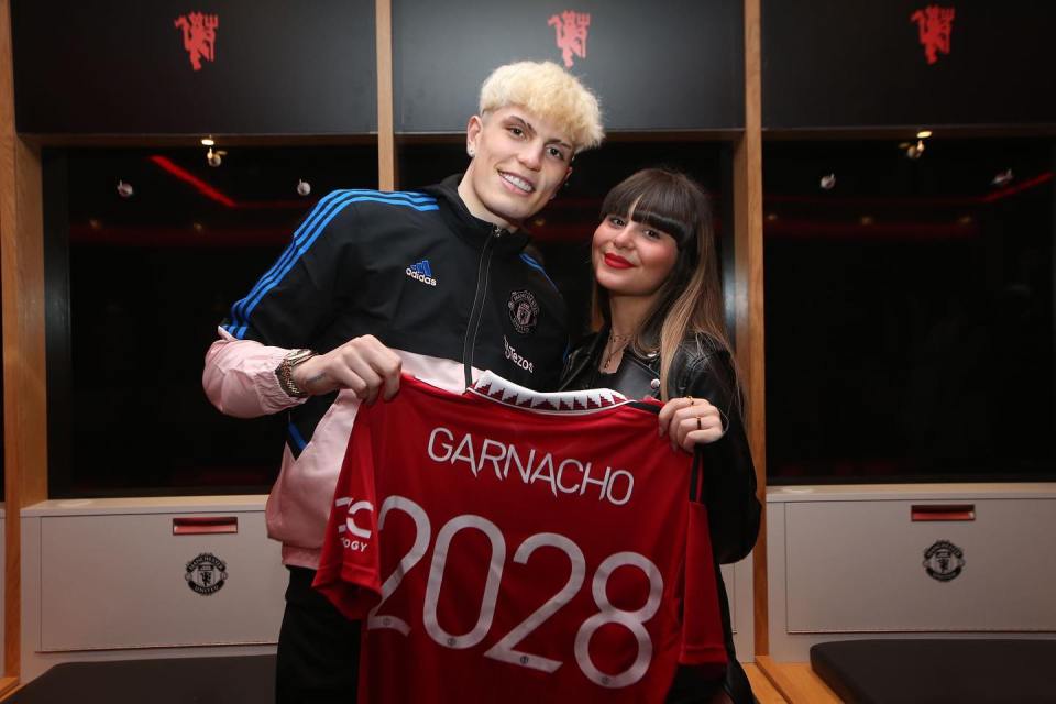 But the 19-year-old influencer has sparked rumours of a split with the Manchester United man