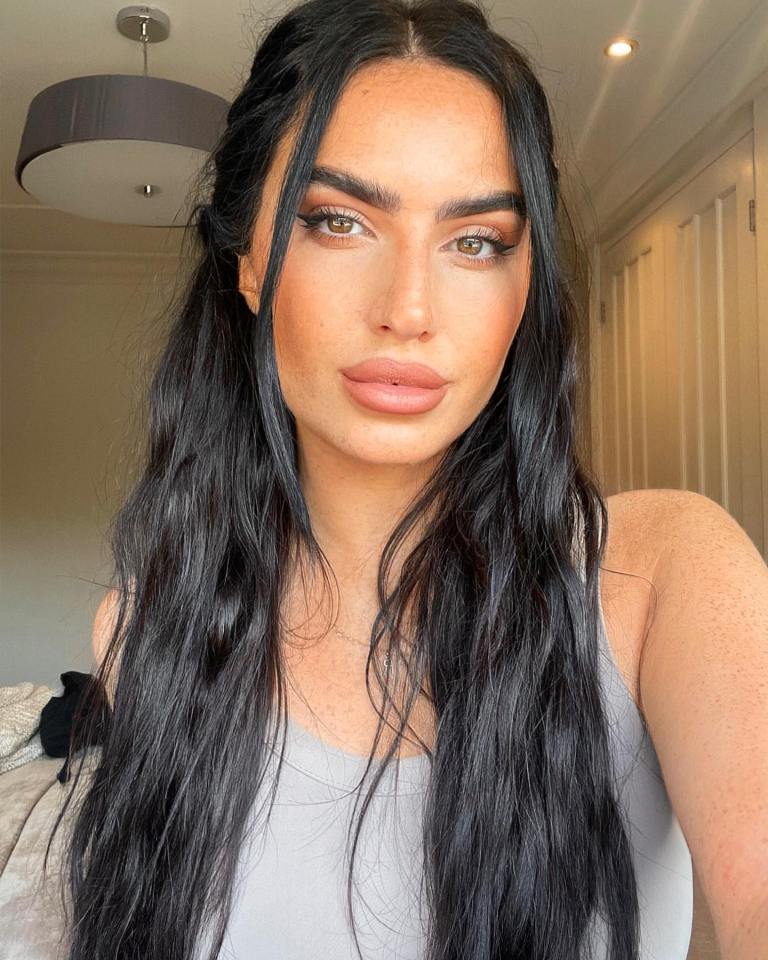 Sian Kilner stuck up for her sister Annie on Instagram