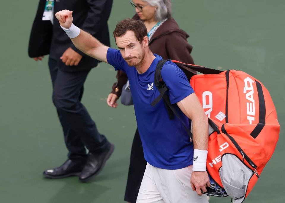 Murray, 36, waved goodbye to the Dubai crowd