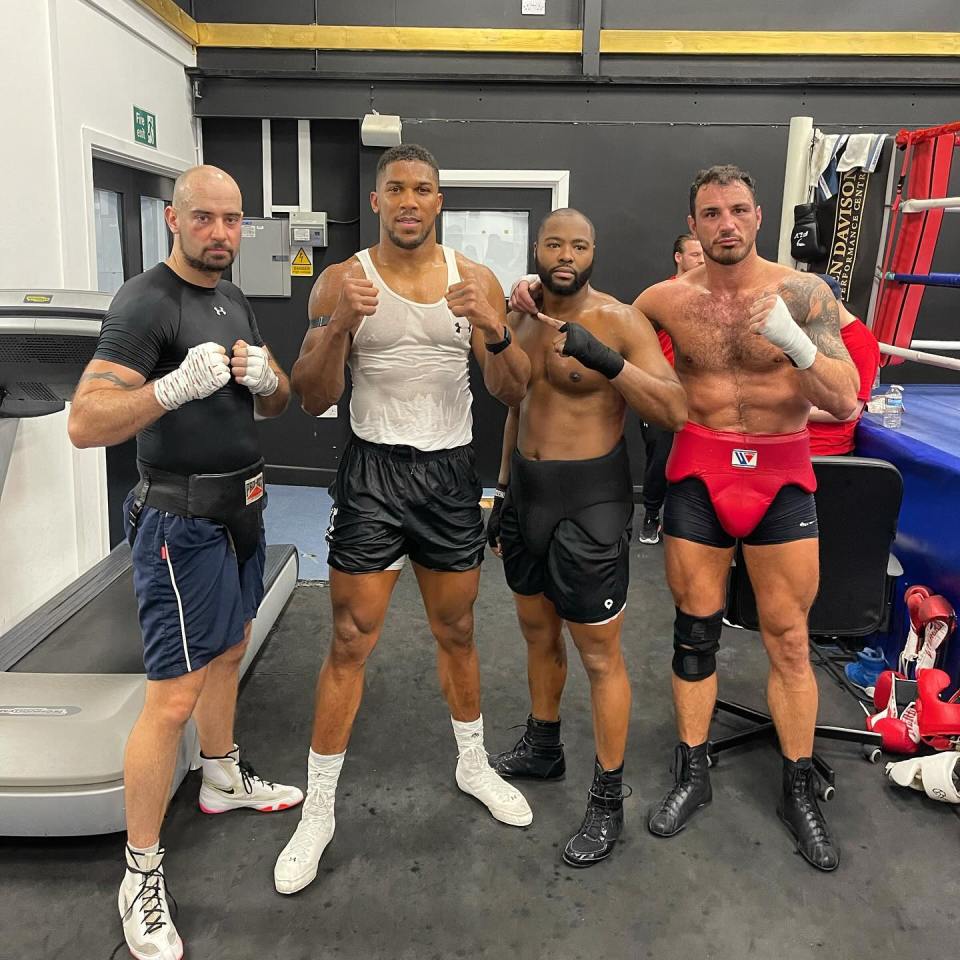 Smakici helped AJ prepare for his recent clash with Otto Wallin and his rematch with Usyk