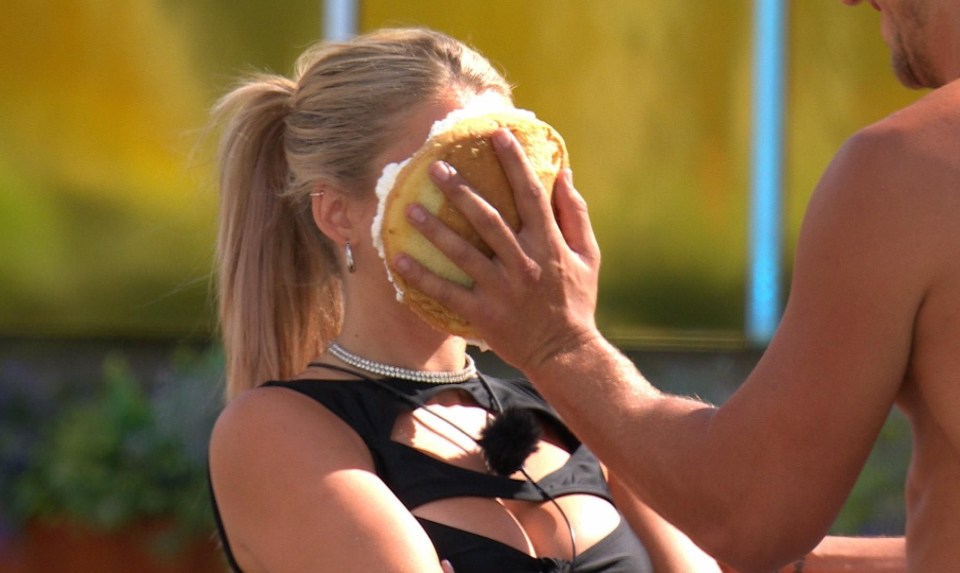 The pair have pied each other again with their social media snub