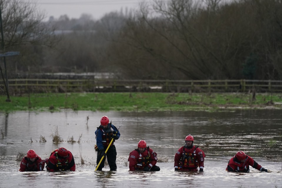 Specialist diving teams from Lincolnshire and Nottinghamshire are supporting Leicestershire officers
