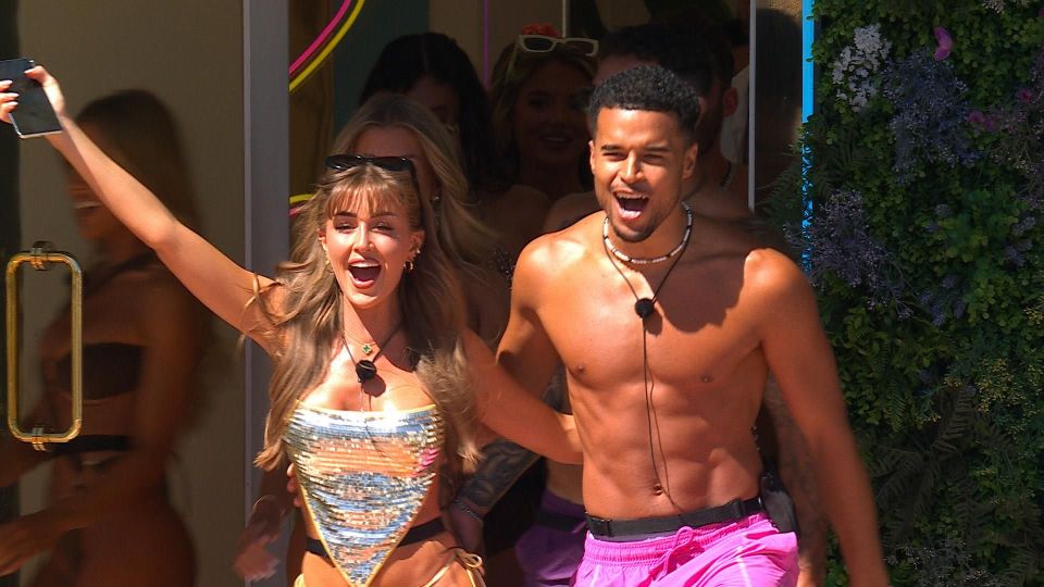 Georgia and Toby were a hit with viewers - but some fans said they were faking their romance