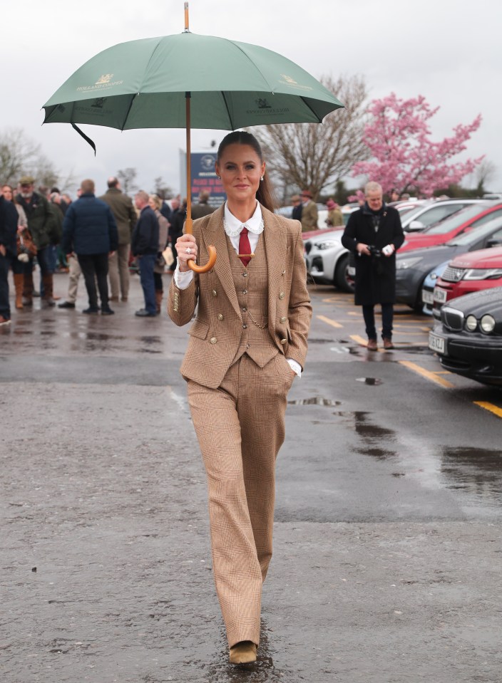 This guest raised the fashion stakes with this three-piece tweed suit