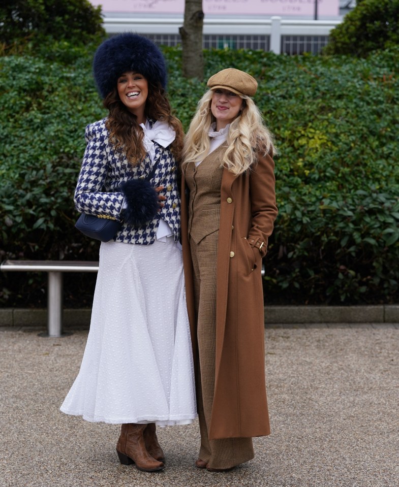 Two female pals appeared to have pulled out all the fashion stops with their stylish looks