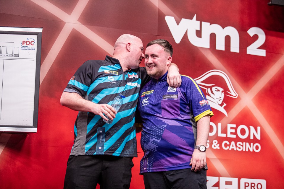 Rob Cross has a friendly word with his conqueror Littler