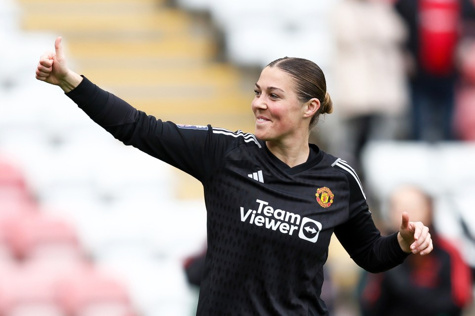 Mary Earps hopes to win Player of the Year again