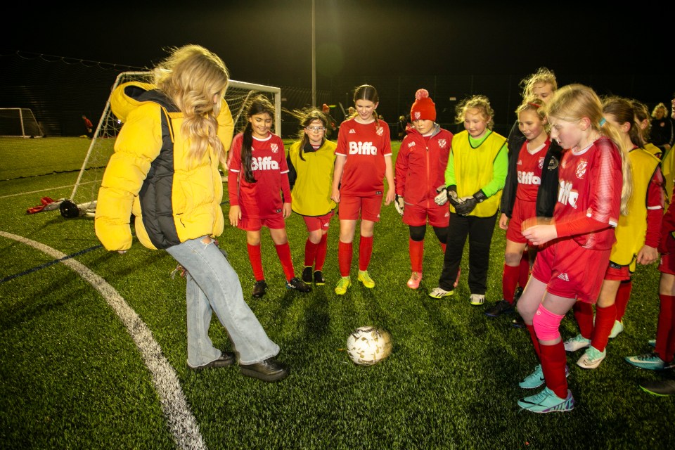 She even took a turn at showing off her fancy footwork with the girls