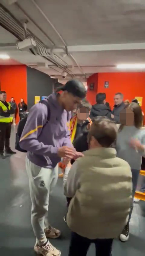 Bellingham later stopped for selfies with young fans