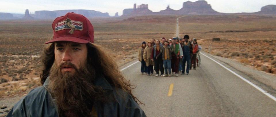 2AW6TF0 FORREST GUMP 1994 de Robert Zemeckis Tom Hanks. Monument Valley d'apres le roman de Winston Groom based on the novel by Winston Groom Prod DB © Paramo