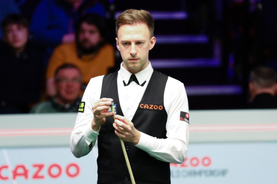 SHEFFIELD, ENGLAND - APRIL 25: Judd Trump of England chalks the cue in the second round match against Tom Ford of England on day six of 2024 Cazoo World Snooker Championship at Crucible Theatre on April 25, 2024 in Sheffield, England. (Photo by Tai Chengzhe/VCG via Getty Images)