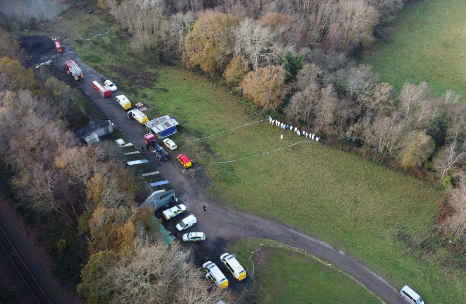 Little Bridge Farm ALEXANDRA MORGAN BODY SEARCH ROCK LANE HASTINGS - BTP SEARCHING RAILWAY LINE - KENT OFFICERS AND EAST FIRE SERVICE SEARCHING WOODS AND STREAMS