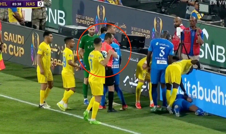 Ronaldo motioned as if he wanted to punch the ball at the referee