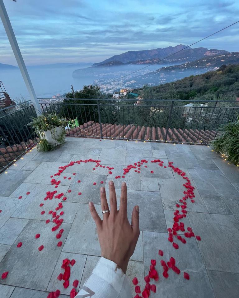 Bradley shared a close-up snap of the stunning ring