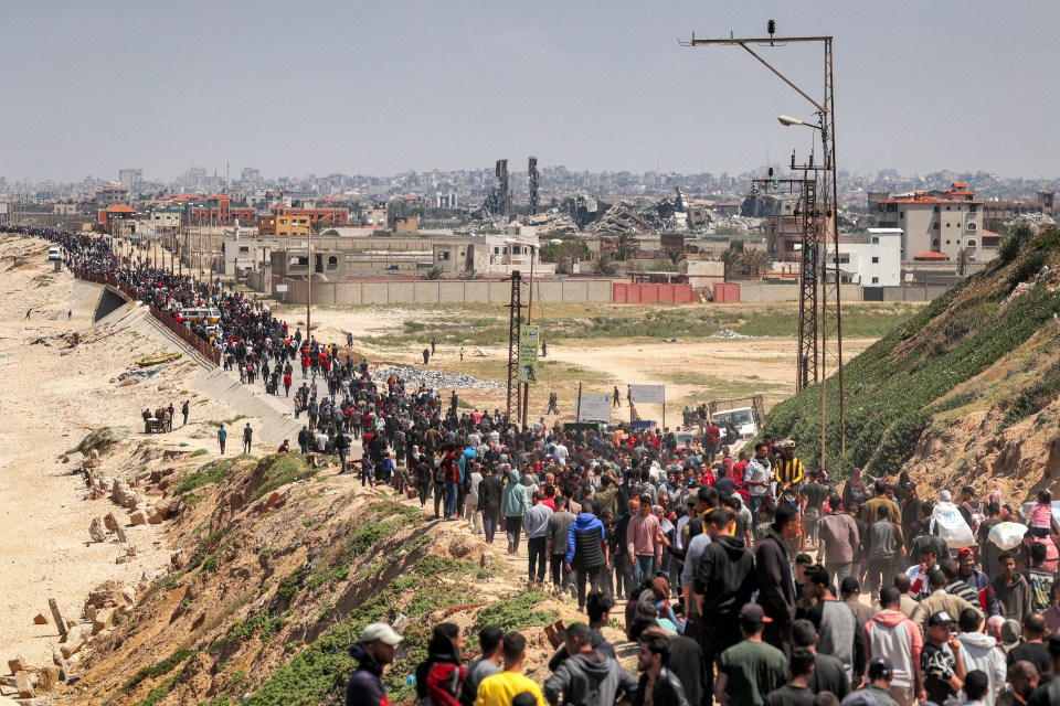 Displaced Palestinians on the move as they flee the fighting