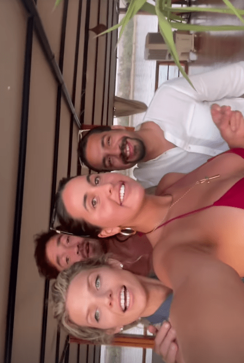 The pair had a sing song in Egypt with other holidaymakers