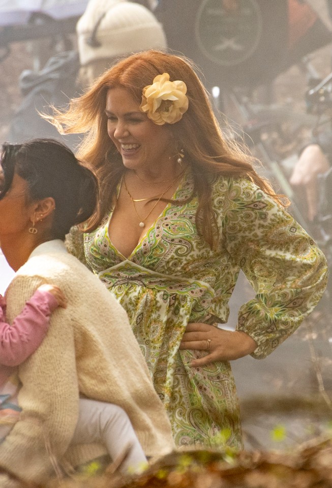 Isla looked incredible in a plunging green dress