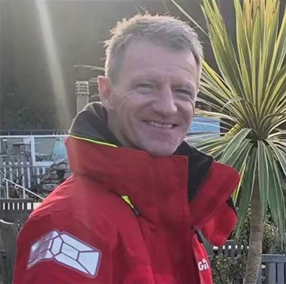 Dead-of-three John Chapman, former SBS, has been hailed as a 'hero' by his devastated family