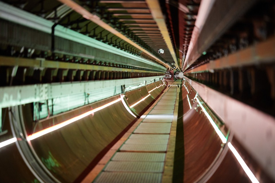 The area where the lane splits into two inside the test tube