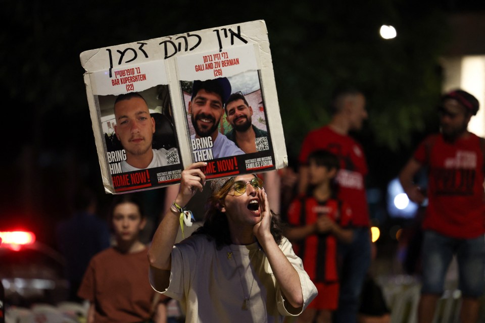 PM Netanyahu is under mounting pressure to reach a deal with Hamas to secure the captives freedom