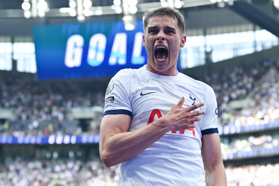 Micky van de Ven sealed a late winner for Spurs