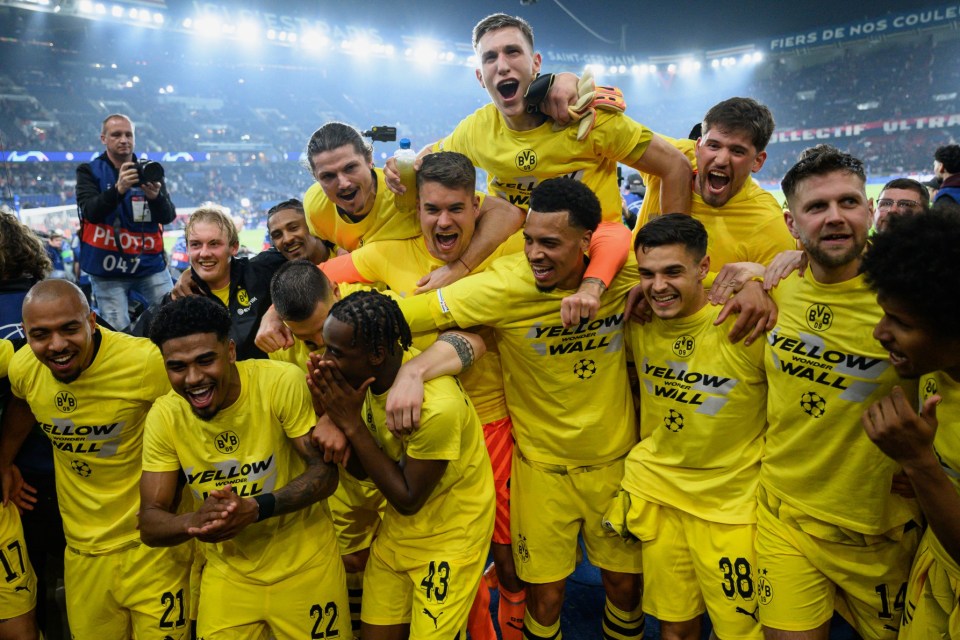 PARIS, FRANCE - MAY 07: Players of Borussia Dortmund, wearing shirts which read "Yellow Wonder Wall", celebrate victory in front of their fans after defeating Paris Saint-Germain during the UEFA Champions League semi-final second leg match between Paris Saint-Germain and Borussia Dortmund at Parc des Princes on May 07, 2024 in Paris, France. (Photo by Matthias Hangst/Getty Images)