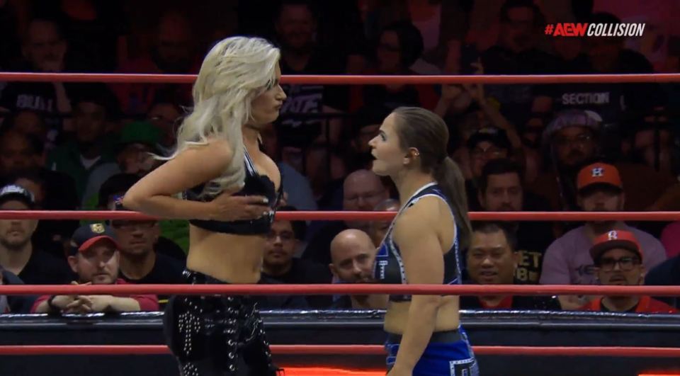 Mariah May stunned her opponent Leyla Hirsch with a bizarre move