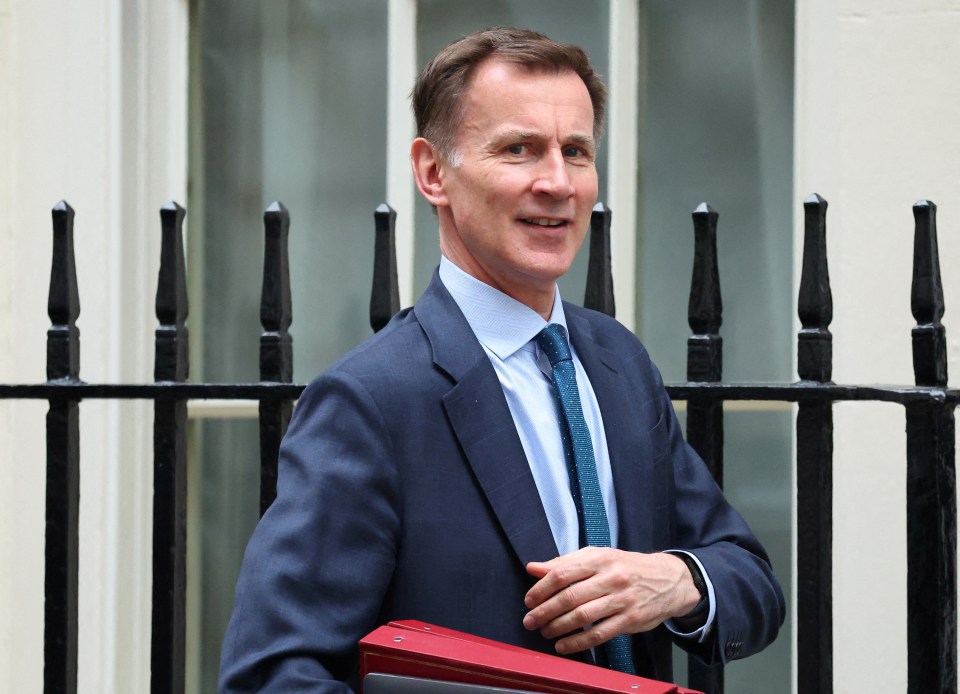 Chancellor Jeremy Hunt unveiled a damning dossier slamming Labour's economic plans