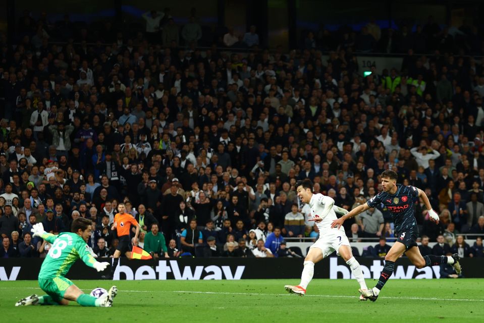 Son Heung-min missed a glorious chance with five minutes to go