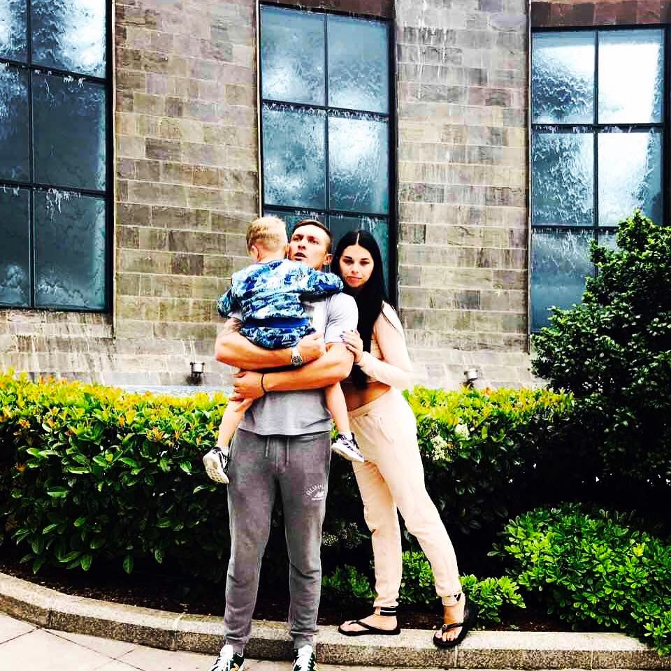 Oleksandr Usyk with his wife and child.