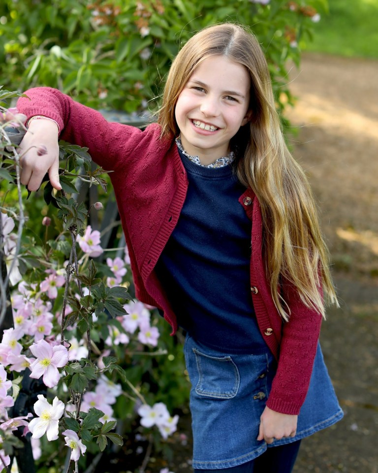 A body language expert says this photo for Charlotte's ninth birthday showed her 'leadership' skills