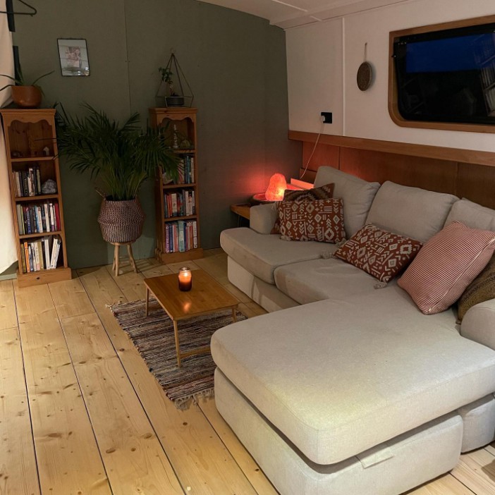 WATER LIFE I moved into a BOAT to avoid paying £1,000s in rent every month - now I only fork out £111 for a roof over my head & electricity is FREE, , http://www.instagram.com/_water_gypsy