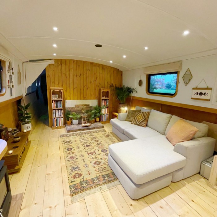 WATER LIFE I moved into a BOAT to avoid paying £1,000s in rent every month - now I only fork out £111 for a roof over my head & electricity is FREE, , http://www.instagram.com/_water_gypsy