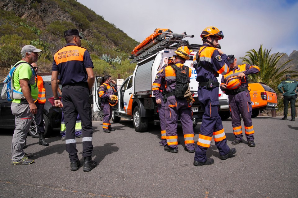 Rescue workers gather in northern Tenerife for day six of the search