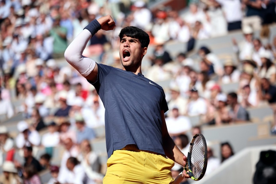 epa11400196 Carlos Alcaraz of Spain reacts after winning a break during his MenÂ’s Singles final match against Alexander Zverev of Germany during the French Open Grand Slam tennis tournament at Roland Garros in Paris, France, 09 June 2024. EPA/CHRISTOPHE PETIT TESSON