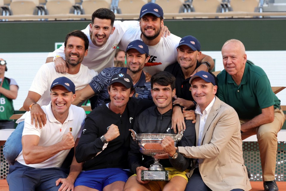 epa11400575 Carlos Alcaraz of Spain poses with the Coupe des Mousquetaires trophy and his team after winning his MenÂ’s Singles final match against Alexander Zverev of Germany during the French Open Grand Slam tennis tournament at Roland Garros in Paris, France, 09 June 2024. EPA/TERESA SUAREZ