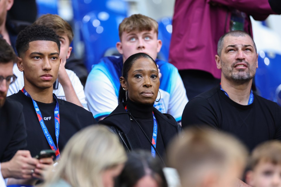 GELSENKIRCHEN, GERMANY - JUNE 16: The parents of Jude Bellingham, Denise and Mark with Brother Jobe during the UEFA EURO 2024 group stage match between Serbia and England at Arena AufSchalke on June 16, 2024 in Gelsenkirchen, Germany. (Photo by Robbie Jay Barratt - AMA/Getty Images)
