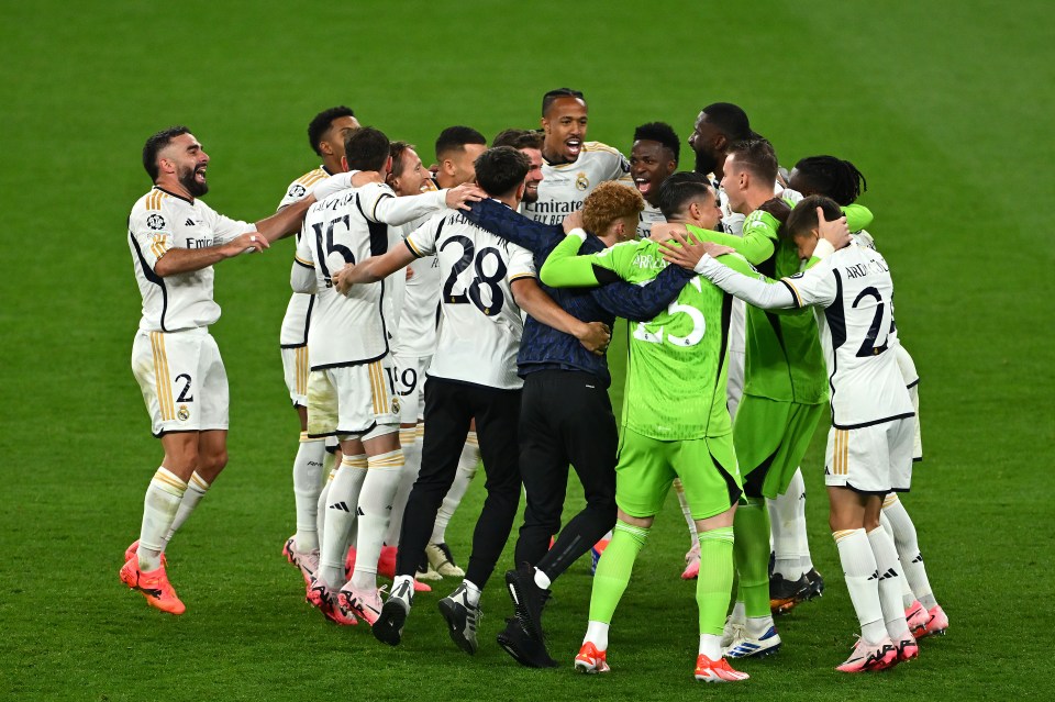 LONDON, ENGLAND - JUNE 01: Real Madrid players celebrates following the team's victory in  the UEFA Champions League 2023/24 Final match between Borussia Dortmund and Real Madrid CF at Wembley Stadium on June 01, 2024 in London, England. (Photo by Dan Mullan/Getty Images)