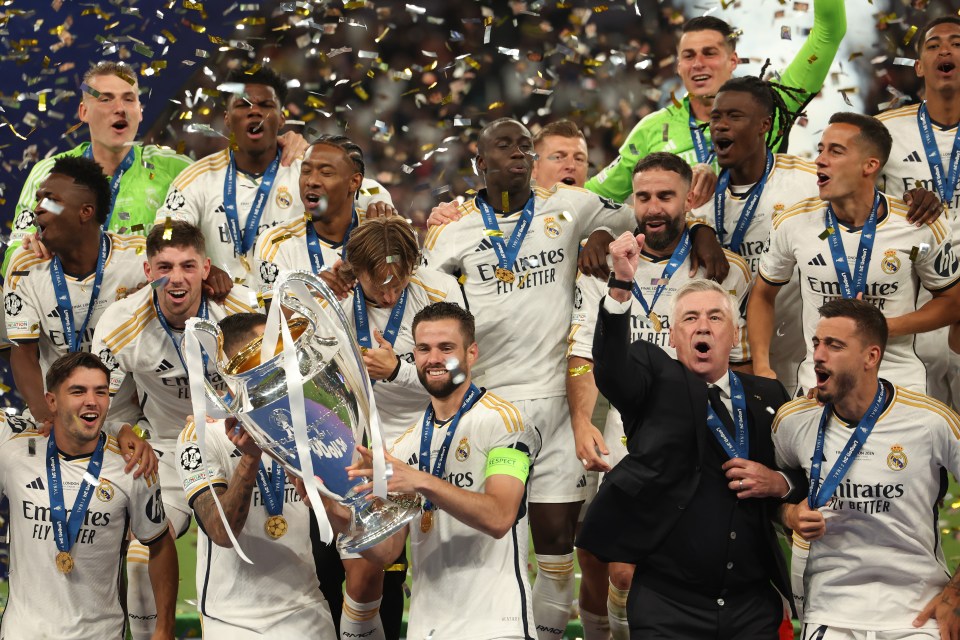 LONDON, ENGLAND - JUNE 01: Real Madrid captain Nacho FernÃ¡ndez lifts the trophy as Carlo Ancelotti looks on during the UEFA Champions League 2023/24 final match between Borussia Dortmund v Real Madrid CF at Wembley Stadium on June 01, 2024 in London, England. (Photo by Ian MacNicol/Getty Images)