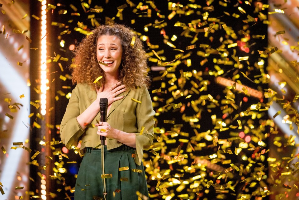 Loren won Amanda's Golden Buzzer in 2022