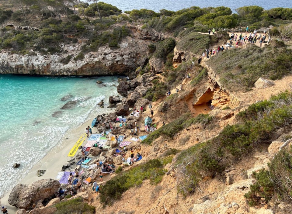 Holidaymakers enjoying the sunshine barely had time for a dip as the crowds soon came storming in