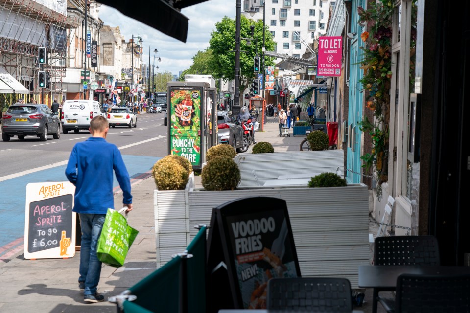 a busy street with a sign that says to let