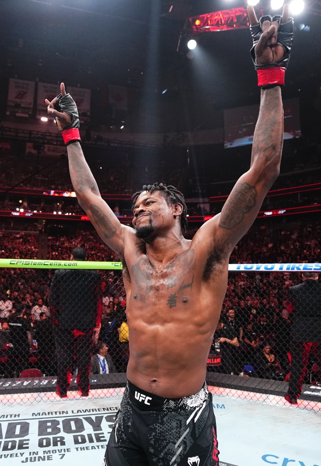 Victory over Michal Oleksiejczuk saw Kevin Holland return to the win column