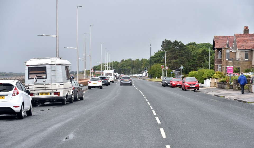 There are no parking restrictions or fees on either end of the promenade