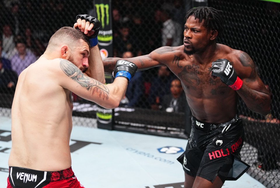 Kevin Holland locked horns with Michal Oleksiejczuk at UFC 302