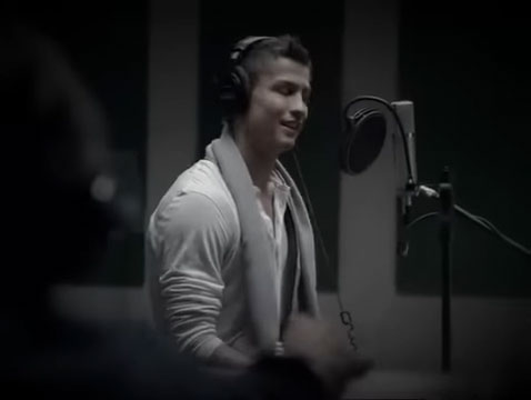 A video of Cristiano Ronaldo singing 'Amor Mio' has resurfaced online