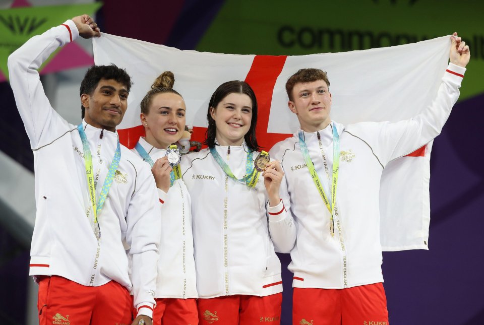 Alamy Live News. 2JN0HH5 Smethwick, UK. 8th Aug, 2022. Silver medallists England's Kyle Kothari and England's Lois Toulson (L) and Gold medallists England's Andrea Spendolini-Sirieix and England's Noah Williams pose during the medal presentation ceremony for the mixed synchronised 10m platform diving final during Day 11 of the Commonwealth Games at Sandwell Aquatics Centre, Smethwick. Picture credit should read: Paul Terry Credit: Paul Terry Photo/Alamy Live News This is an Alamy Live News image and may not be part of your current Alamy deal . If you are unsure, please contact our sales team to check.
