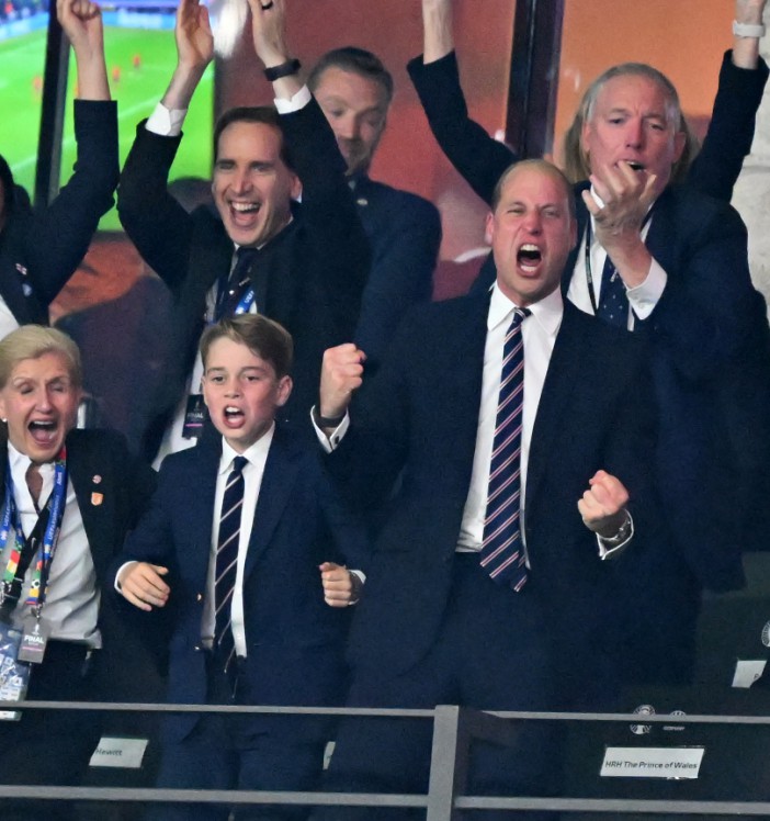 EURO 2024 News Pool (ENP).UEFA EURO 2024.Final Spain vs England 14h July 2024..Pictures-UEFA EURO 2024 News Pool (ENP).Paul Edwards - The Sun.Paul Grover - Telegraph.Mark Large - Daily Mail.Andy Stenning - The Mirror..Picture by Paul Grover..Picture shows - Sir Keir Starmer, Prince George, HRH Prince William The Prince of Wales as Cole Palmer of England scores 1-1..